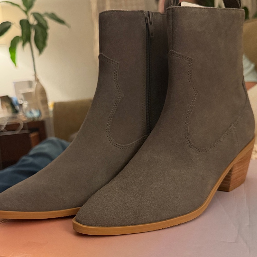 Women's Lisa Vicky Gray Suede Ankle Boots